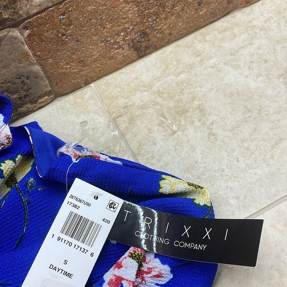 Trixxi Women’s Romper Floral Sleeveless Halter Neckline Short Tie Blue Size S - Picture 10 of 13